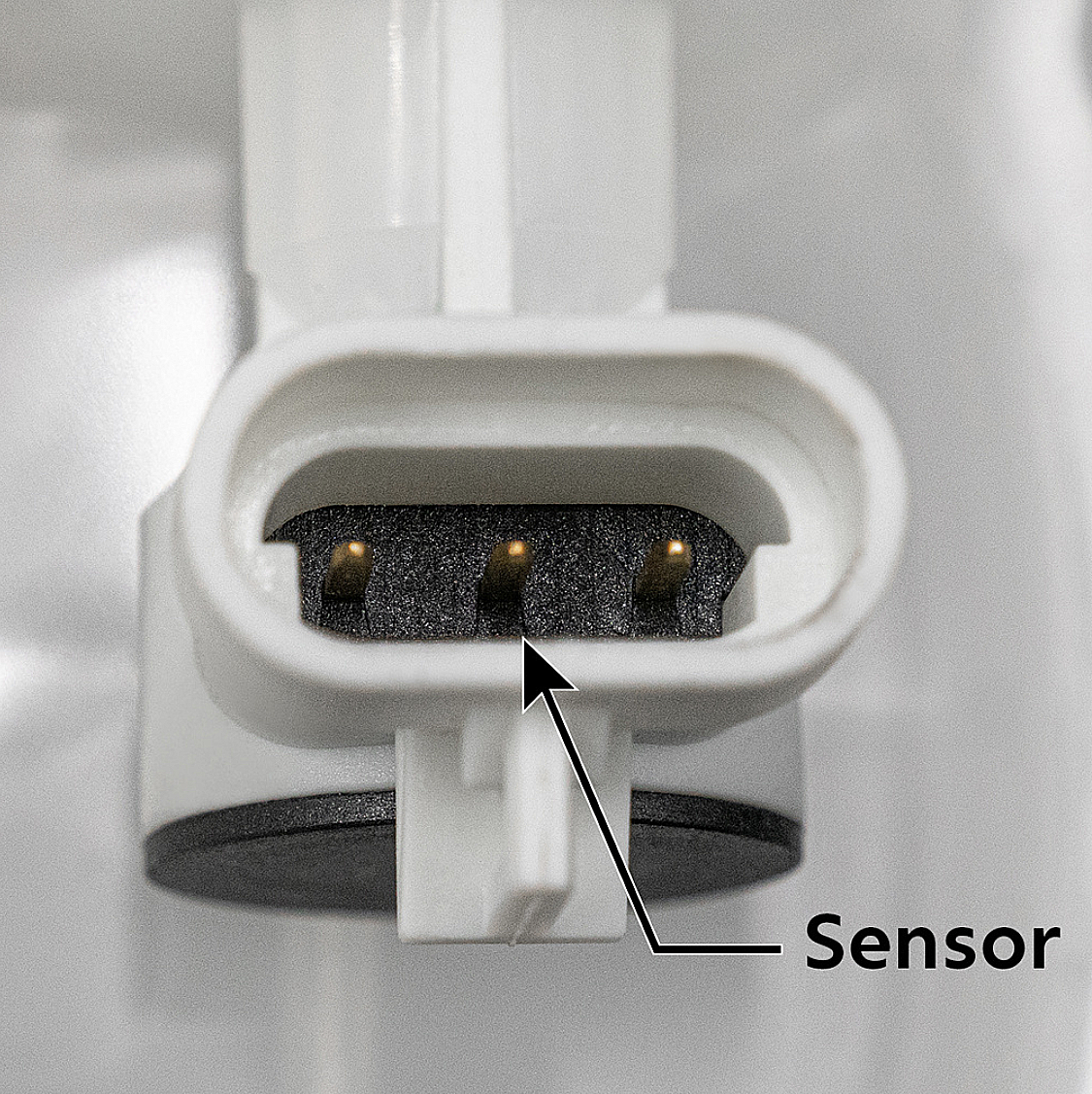 Kenworth T680, T880 - Pressurized Coolant Reservoir With Coolant Level Sensor