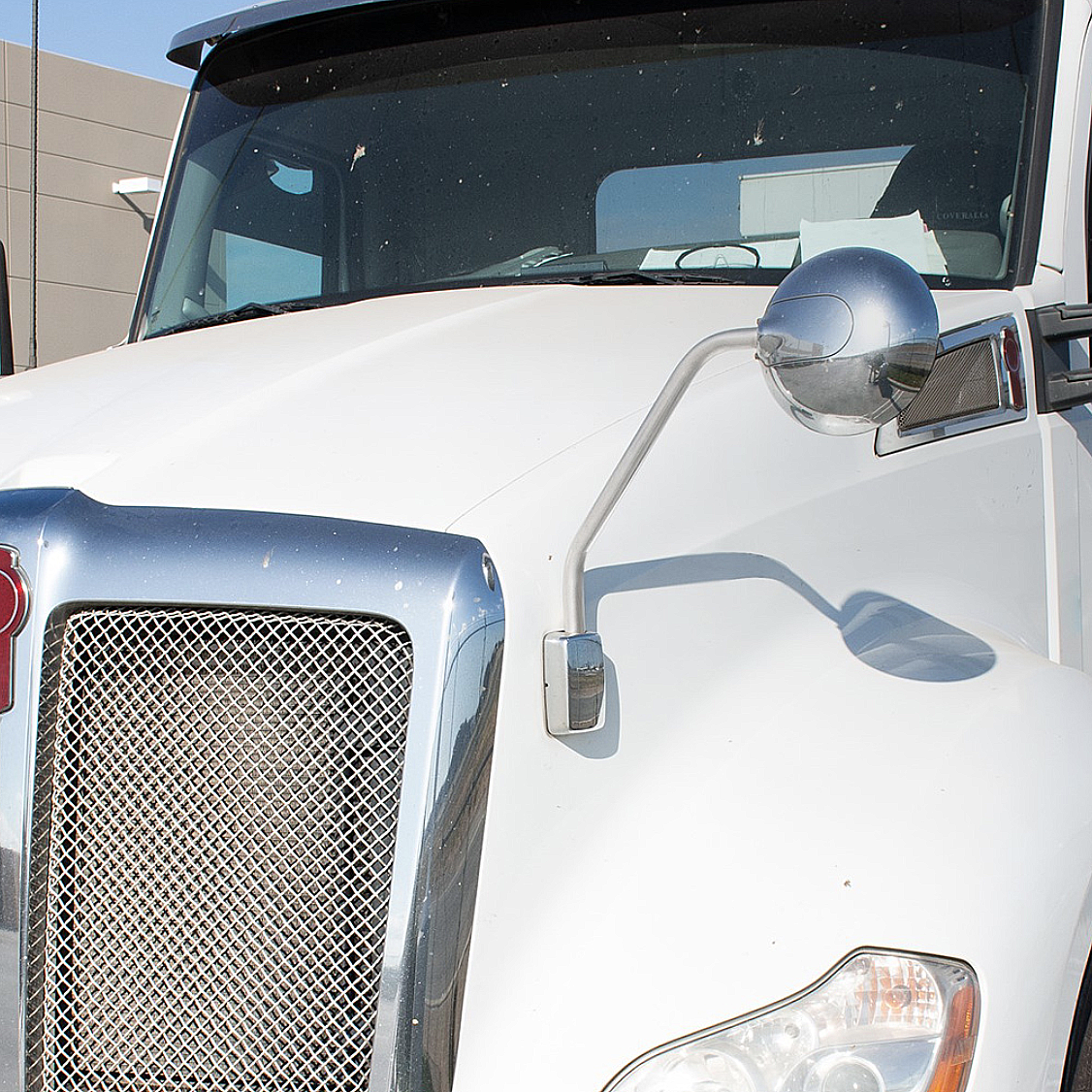 Kenworth T680 - 8.5" Chrome Hood Mirror