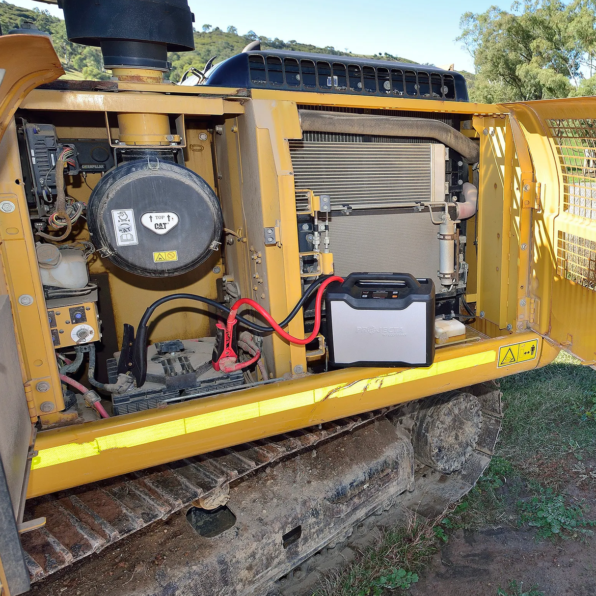 Intelli-Start Industrial 12V/24V 3000A  Jumpstarter and Power Bank with Rapid Recharge Technology