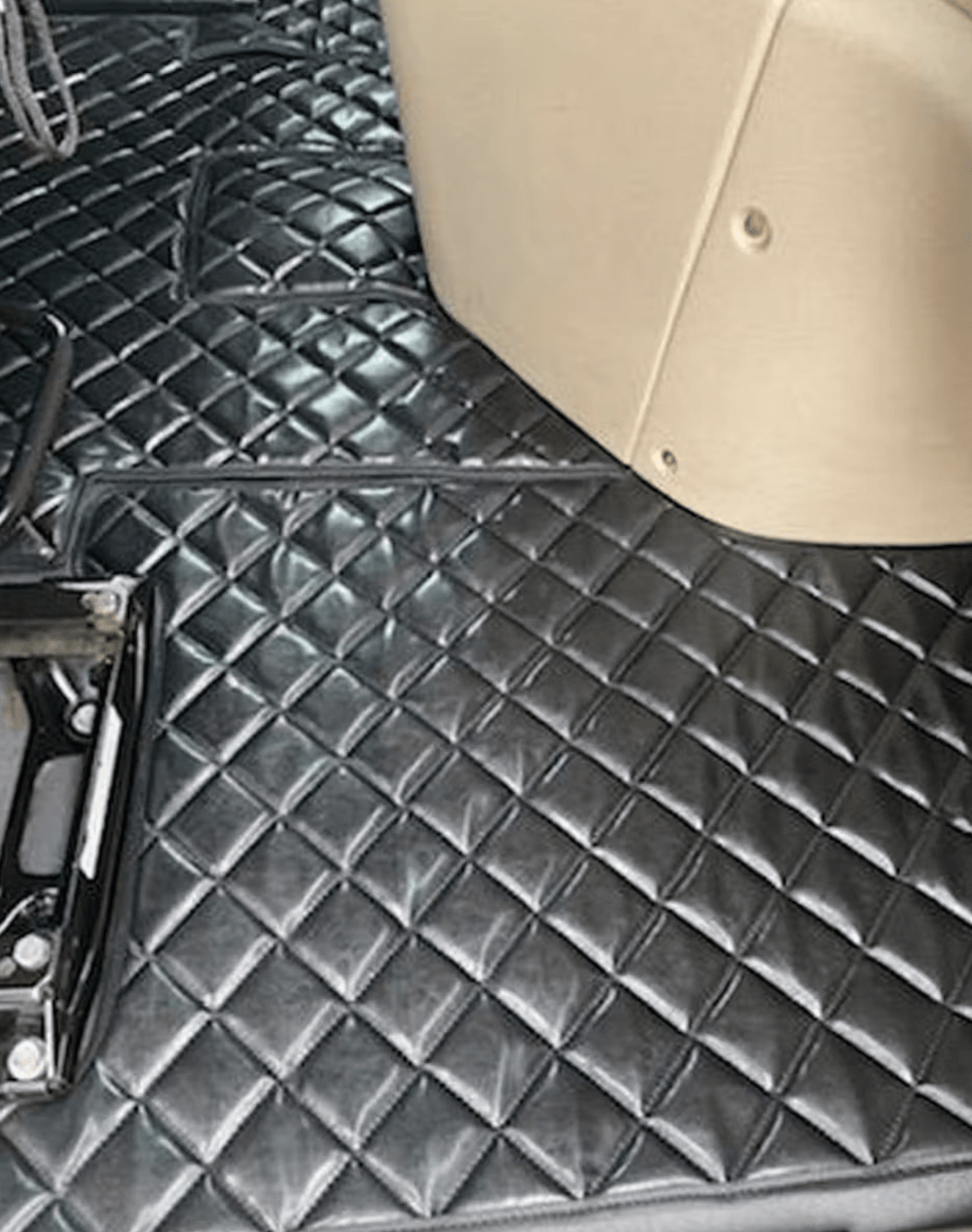 Freightliner Cascadia 2018 Up - Quilted Faux Leather Floor Set - HD Truck Source