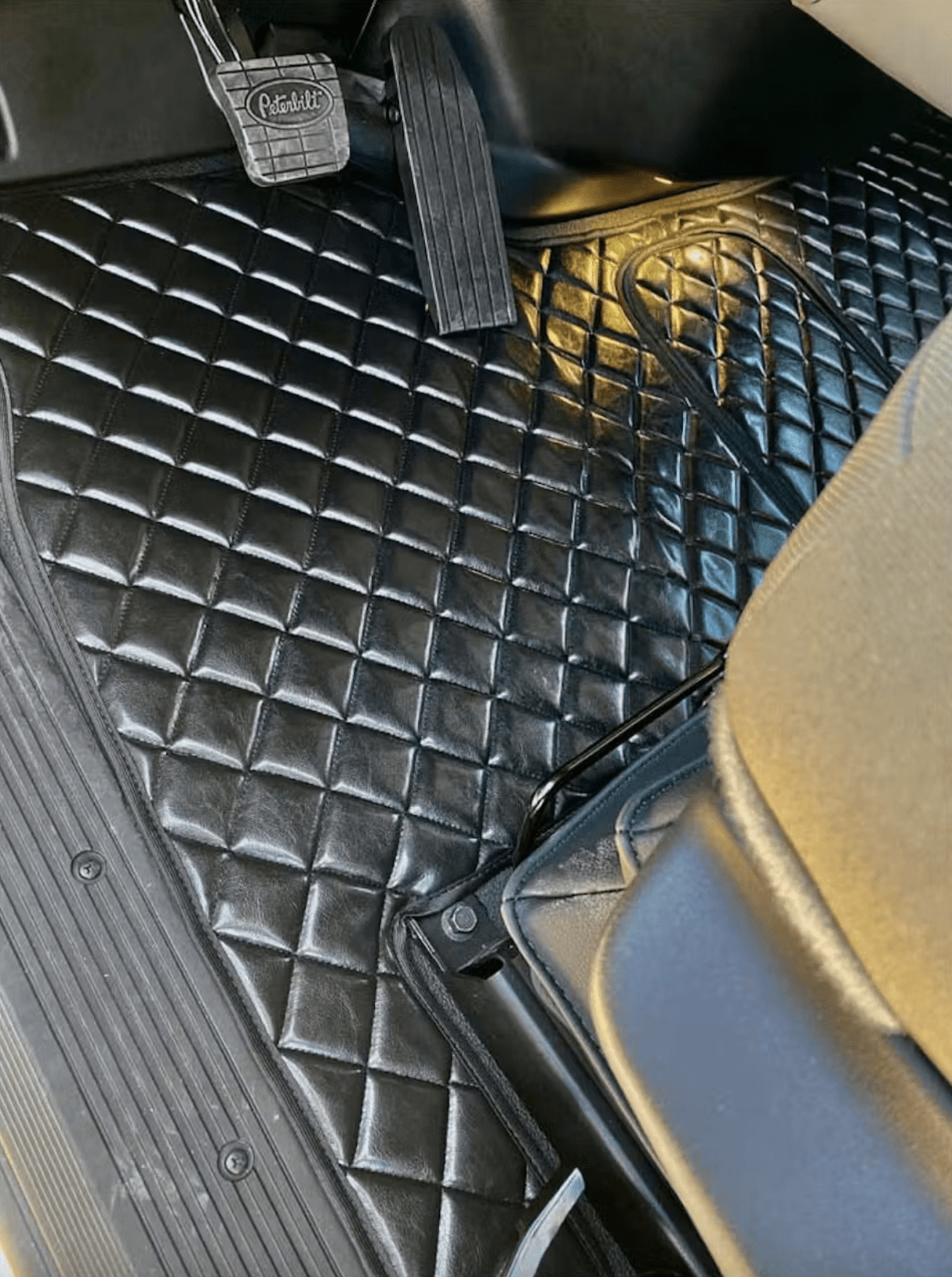 Peterbilt 579 - Quilted Faux Leather Floor Mat Set - HD Truck Source