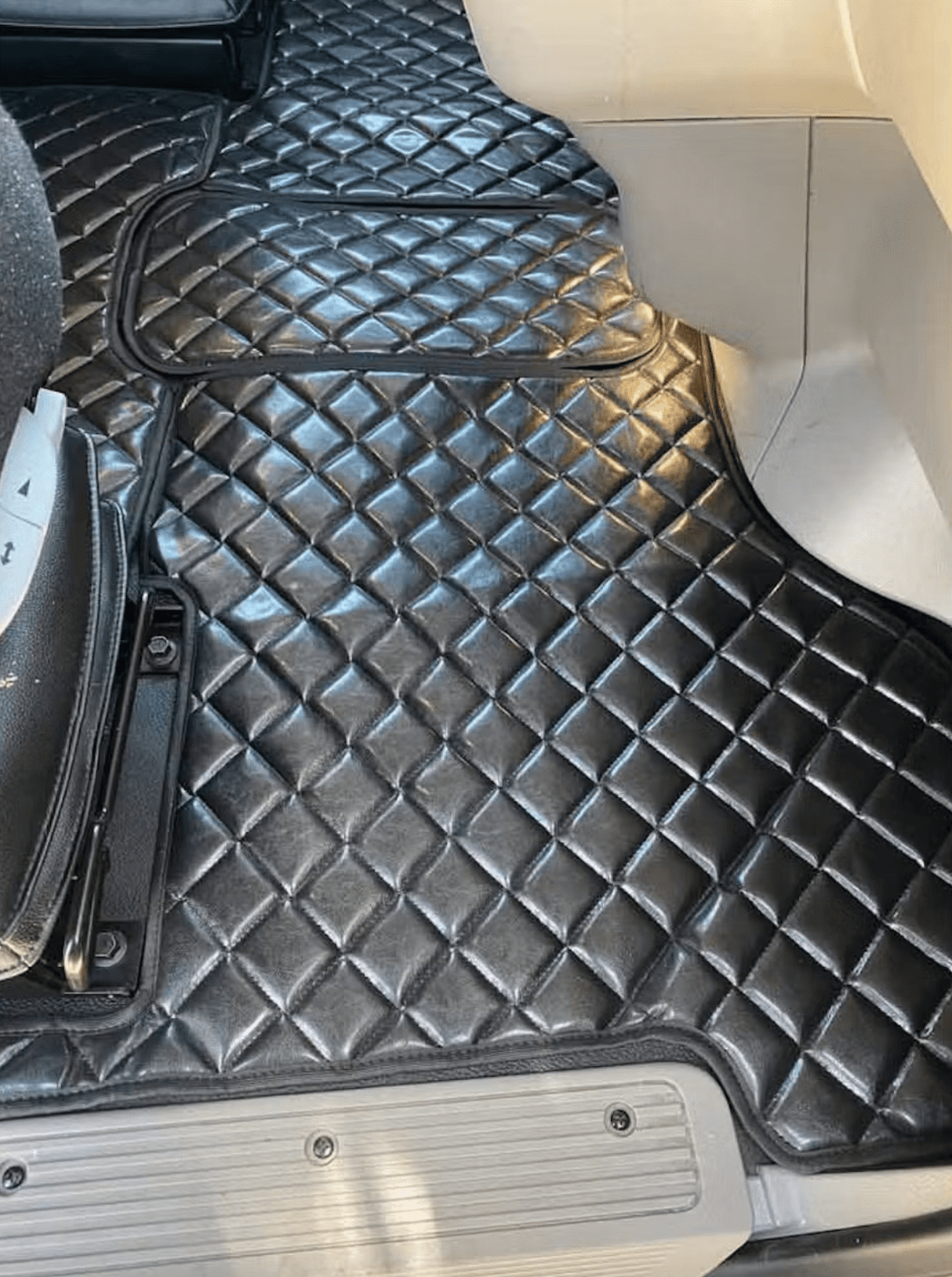 Peterbilt 579 - Quilted Faux Leather Floor Mat Set - HD Truck Source